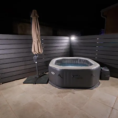Larus, 4 Stars, Jacuzzi, 100 M2