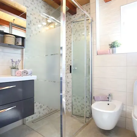 Hotel Larus, 4 Stars, Jacuzzi, 100 M2 Vir